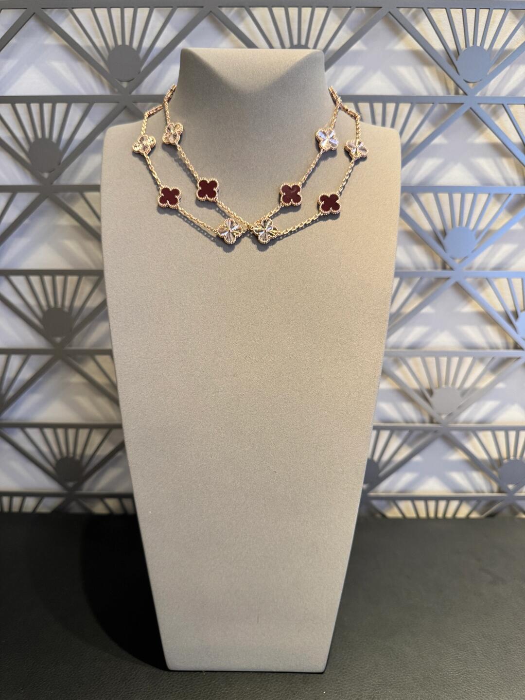 [AURORA]CLOVER 20 MOTIFS LASER CARNELIAN NECKLACE