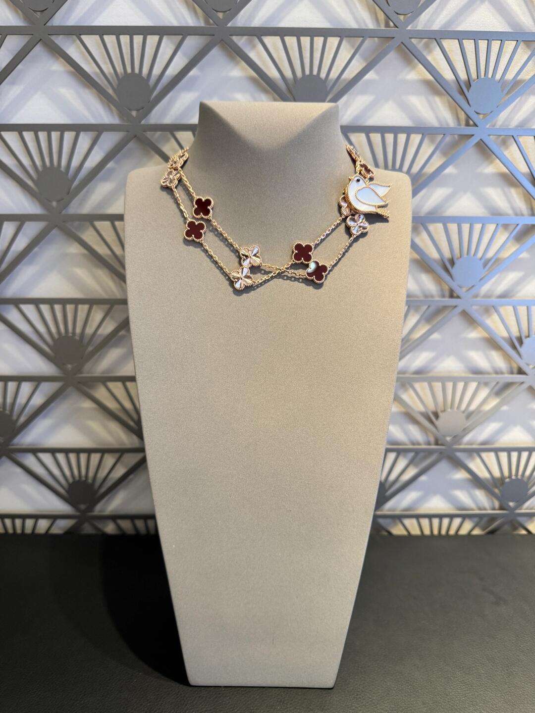 [AURORA]CLOVER 20 MOTIFS LASER CARNELIAN NECKLACE