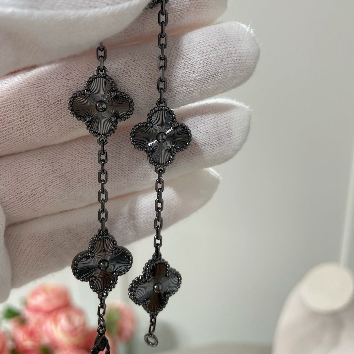 [AURORA]CLOVER 5 MOTIF BLACK BRACELET