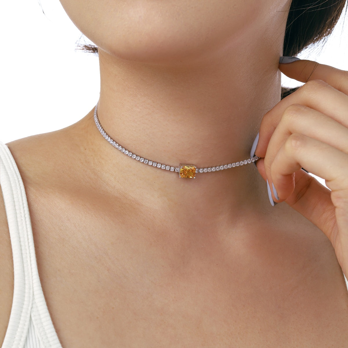 [Aurora]2.0 carat Ornate Emerald Cut Necklace
