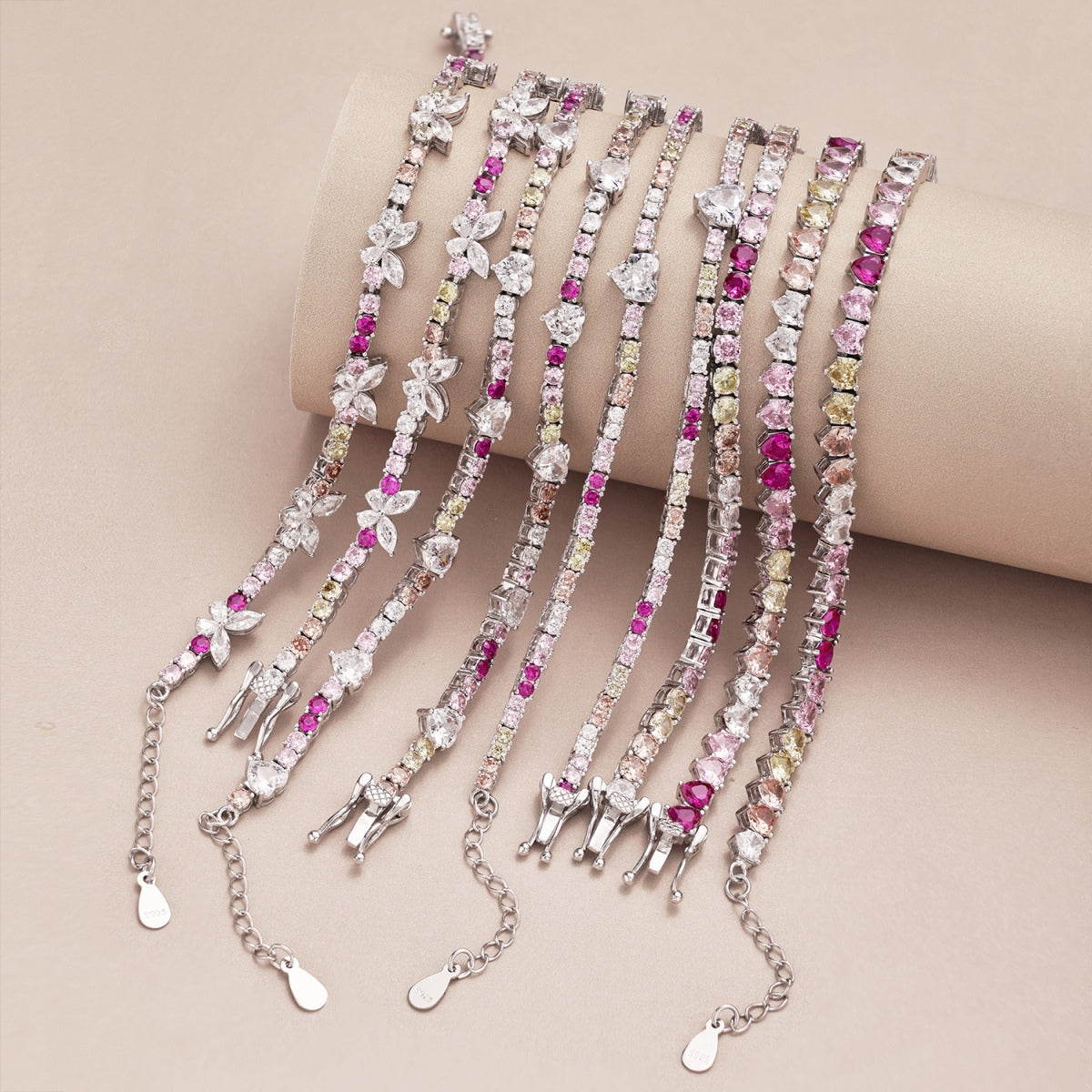 [AURORA] Verziertes buntes Schmetterlings-Armband in Rundschliff
