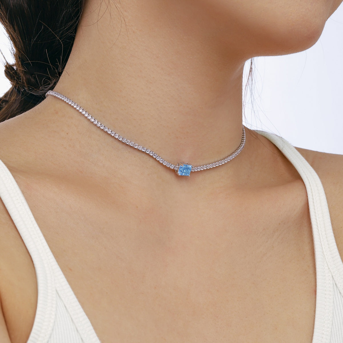 [Aurora]2.0 carat Ornate Emerald Cut Necklace