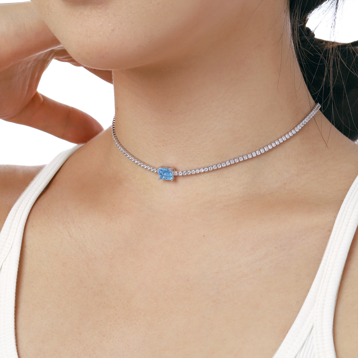 [Aurora]2.0 carat Ornate Emerald Cut Necklace