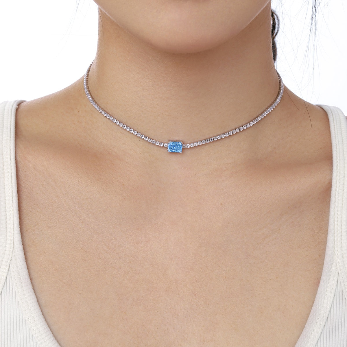[Aurora]2.0 carat Ornate Emerald Cut Necklace