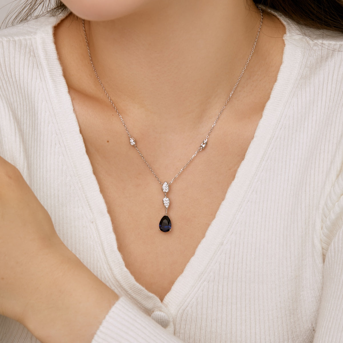 [Aurora]Dazzling Pear Cut Necklace