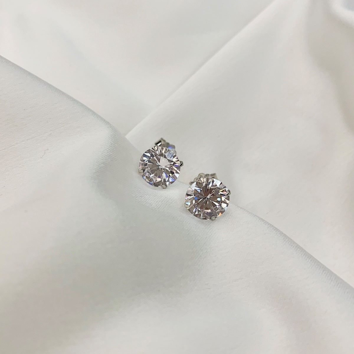 [Aurora]Stylish Shiny Round Center Stone Stud Earrings