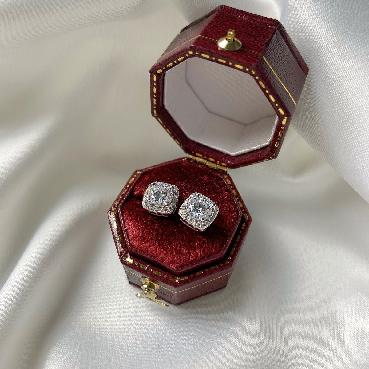 [Aurora]Classic Round Center Stone Stud Earrings