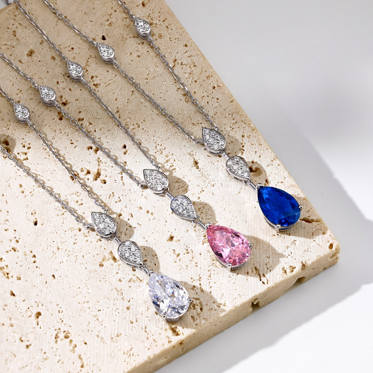 [Aurora]Dazzling Pear Cut Necklace