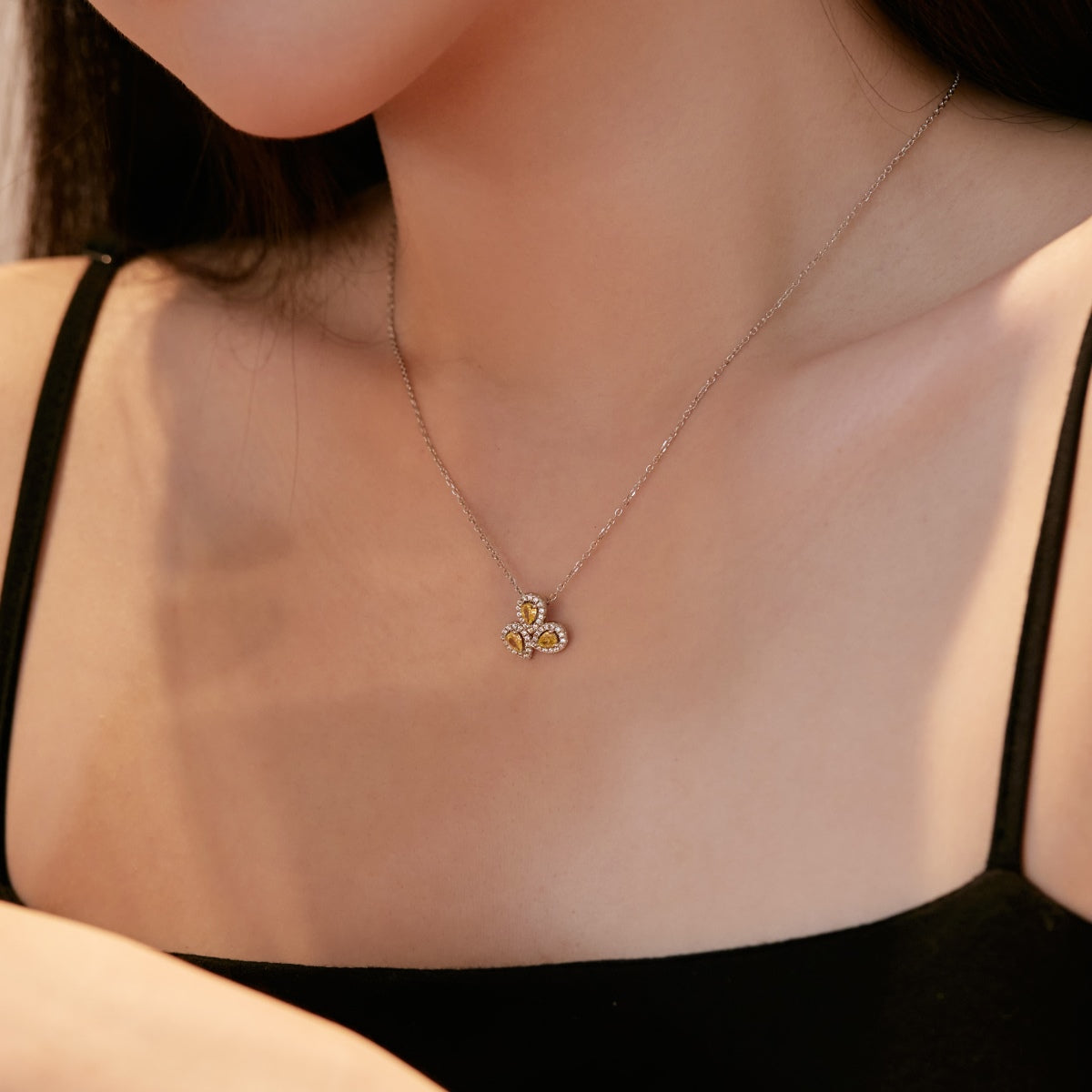 [AURORA]Elegant Flower Shape Pear Cut Necklace