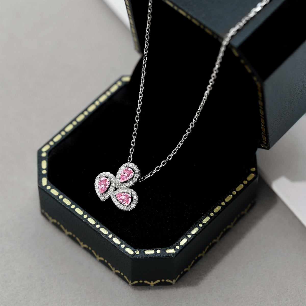 [Aurora]Elegant Flower Shape Pear Cut Necklace