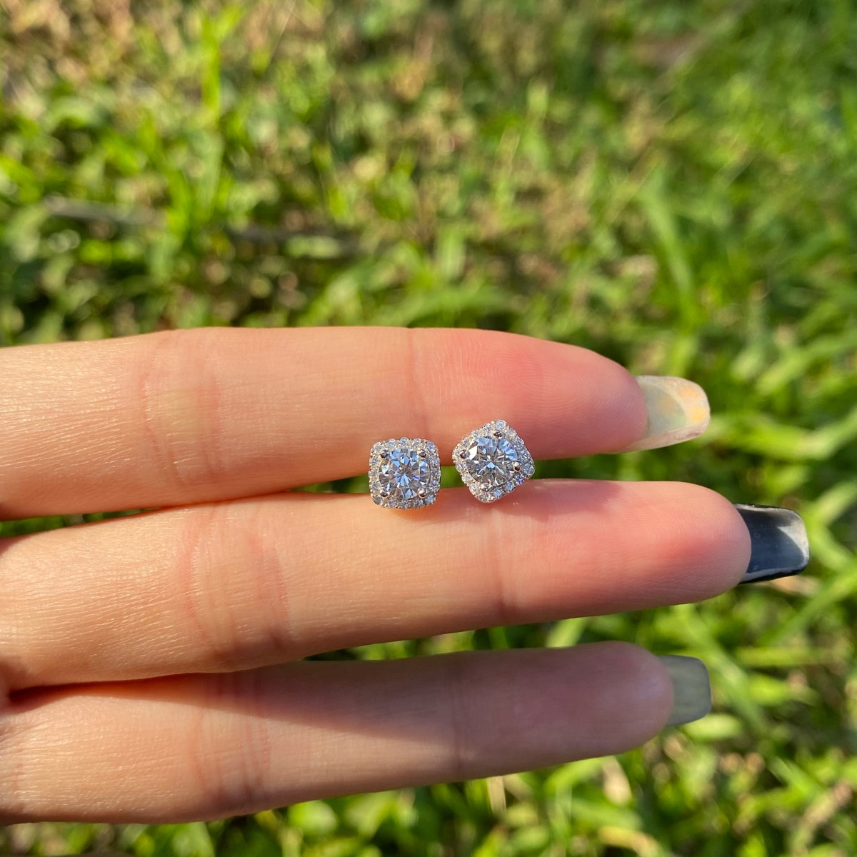 [Aurora]Classic Round Center Stone Stud Earrings