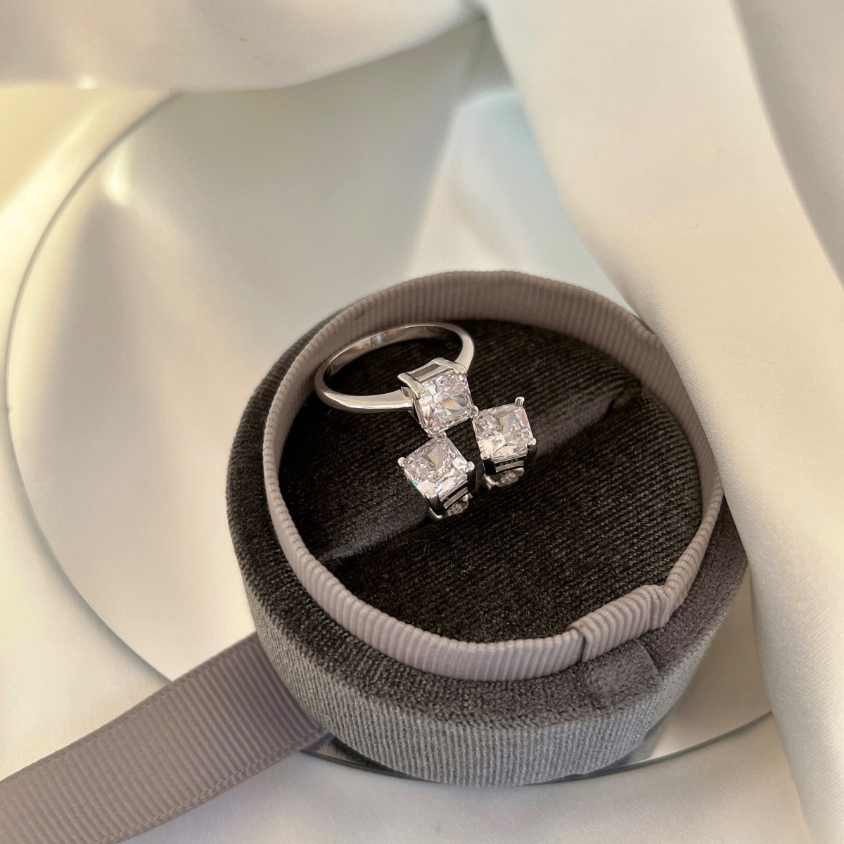[Aurora]1.0 Carat Radiant Princess Cut Wedding Earrings