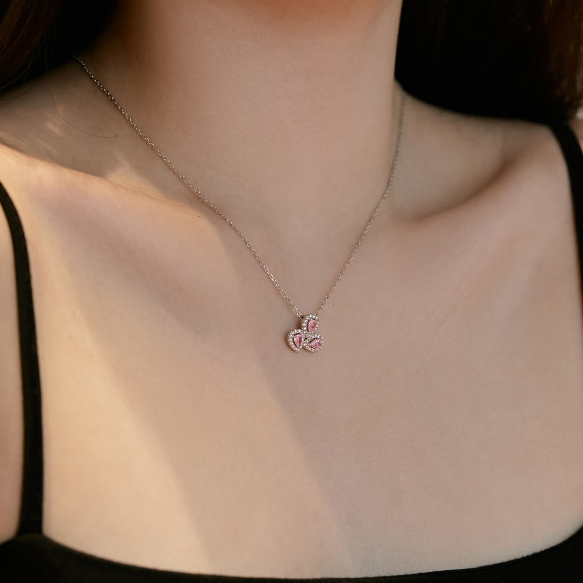 [AURORA]Elegant Flower Shape Pear Cut Necklace