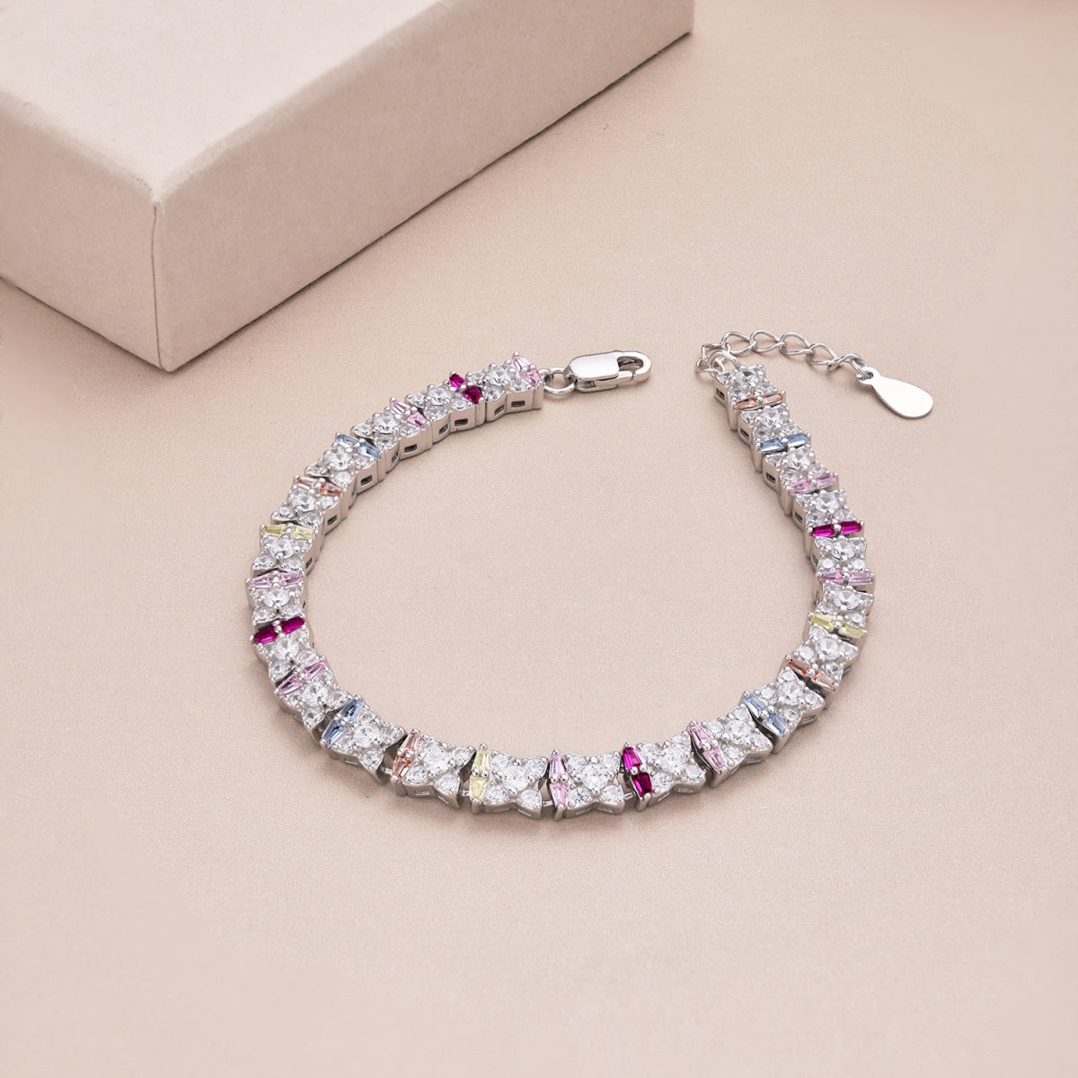 [AURORA] Einzigartiges buntes Armband in Blumenform für den Alltag