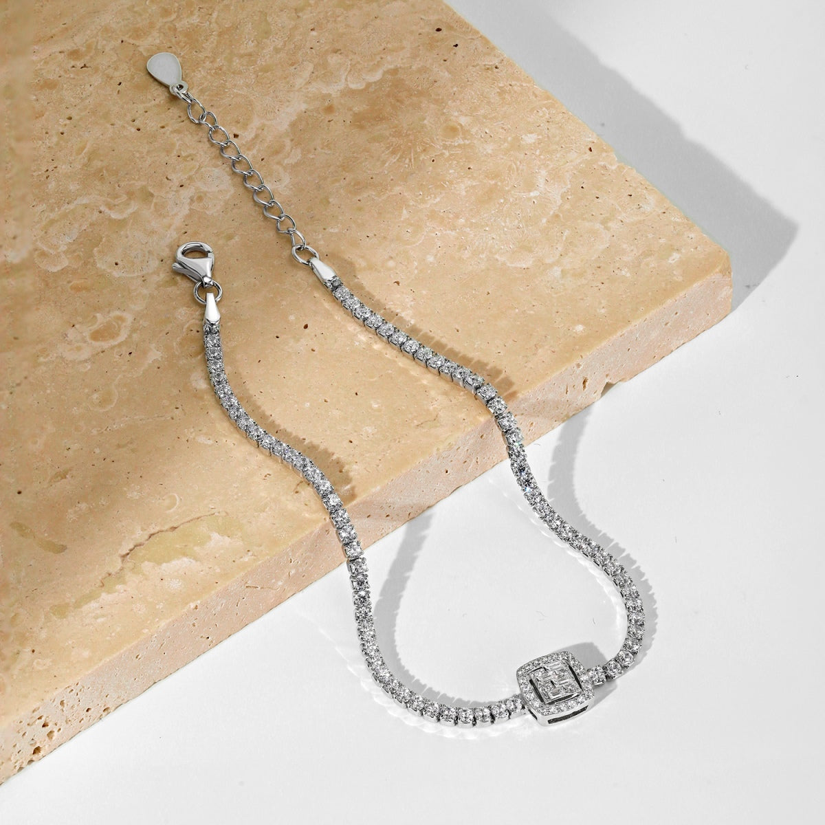 [AURORA]Luxuriöses schillerndes Bankettarmband in quadratischer Form