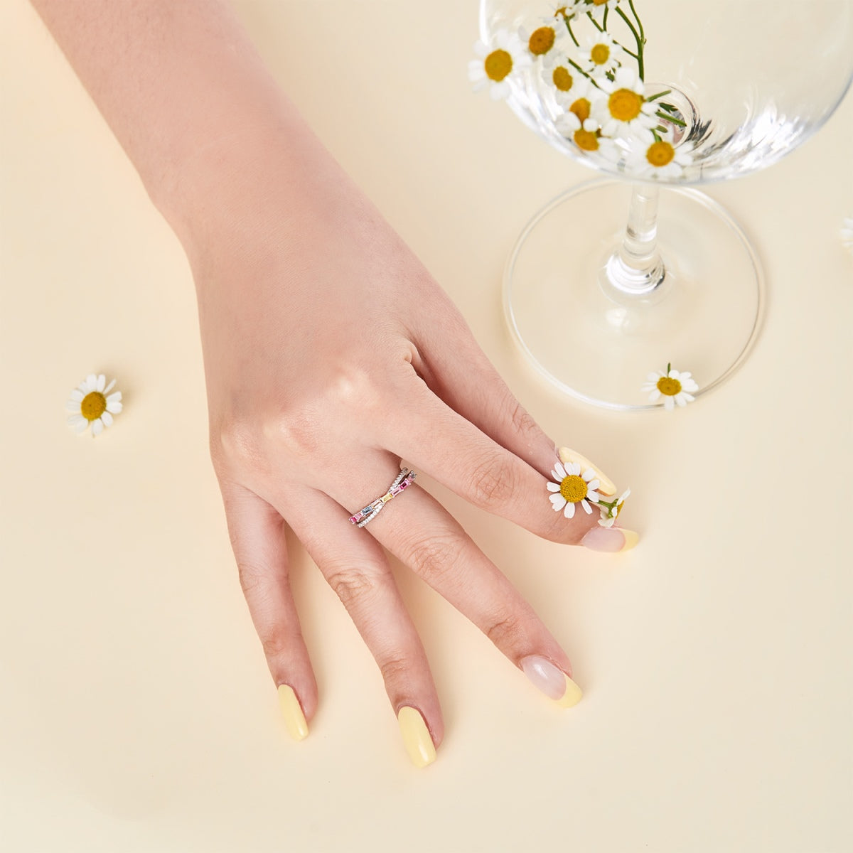 [AURORA]Energetischer eleganter Partyring im Radiant Cut