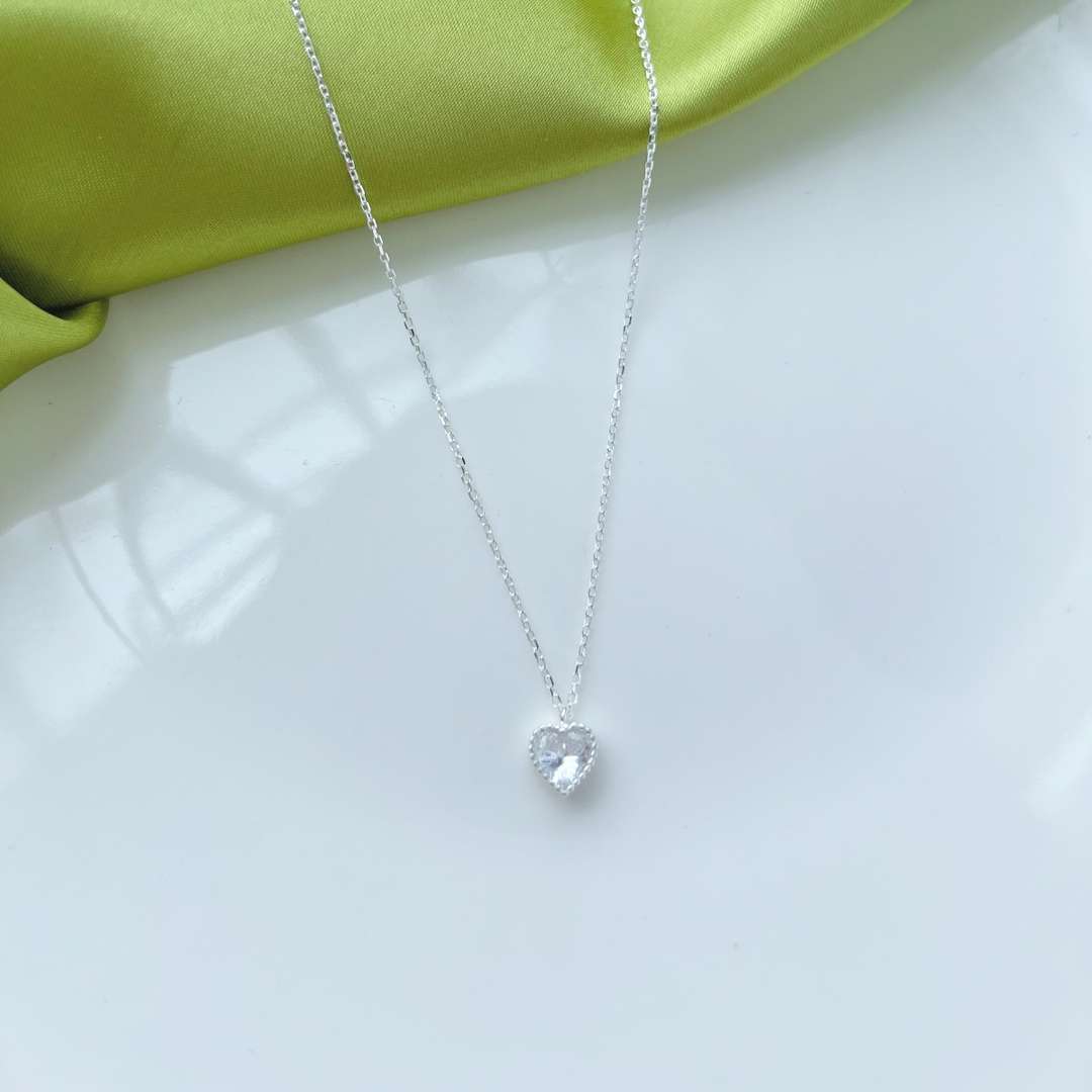 [Aurora]Ornate Heart Shape Necklace