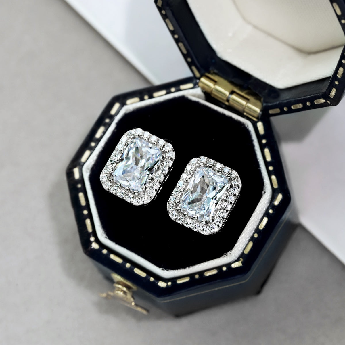 [Aurora]1.0 Carat Luxurious Dainty Emerald Cut Daily Earrings