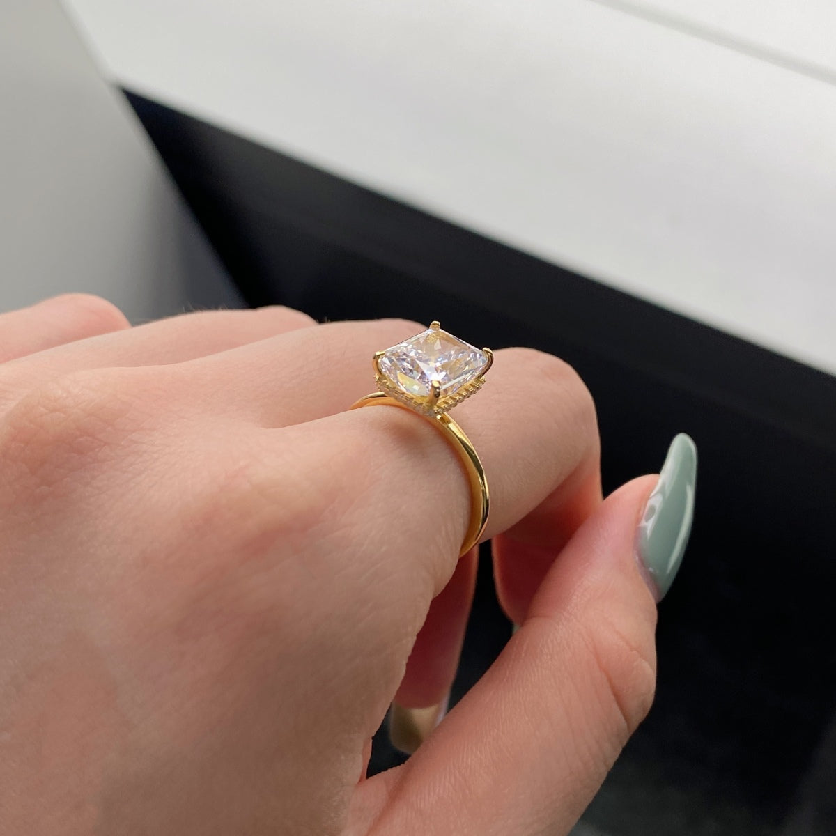 [Aurora]4.0 Carat Ornate Enchanting Radiand Cut Banquet Ring