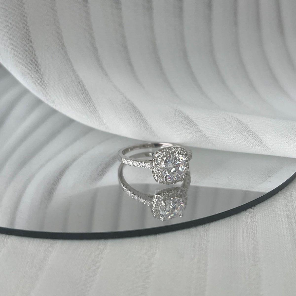 [Aurora]Dazzling Resplendent Round Cut Wedding Ring