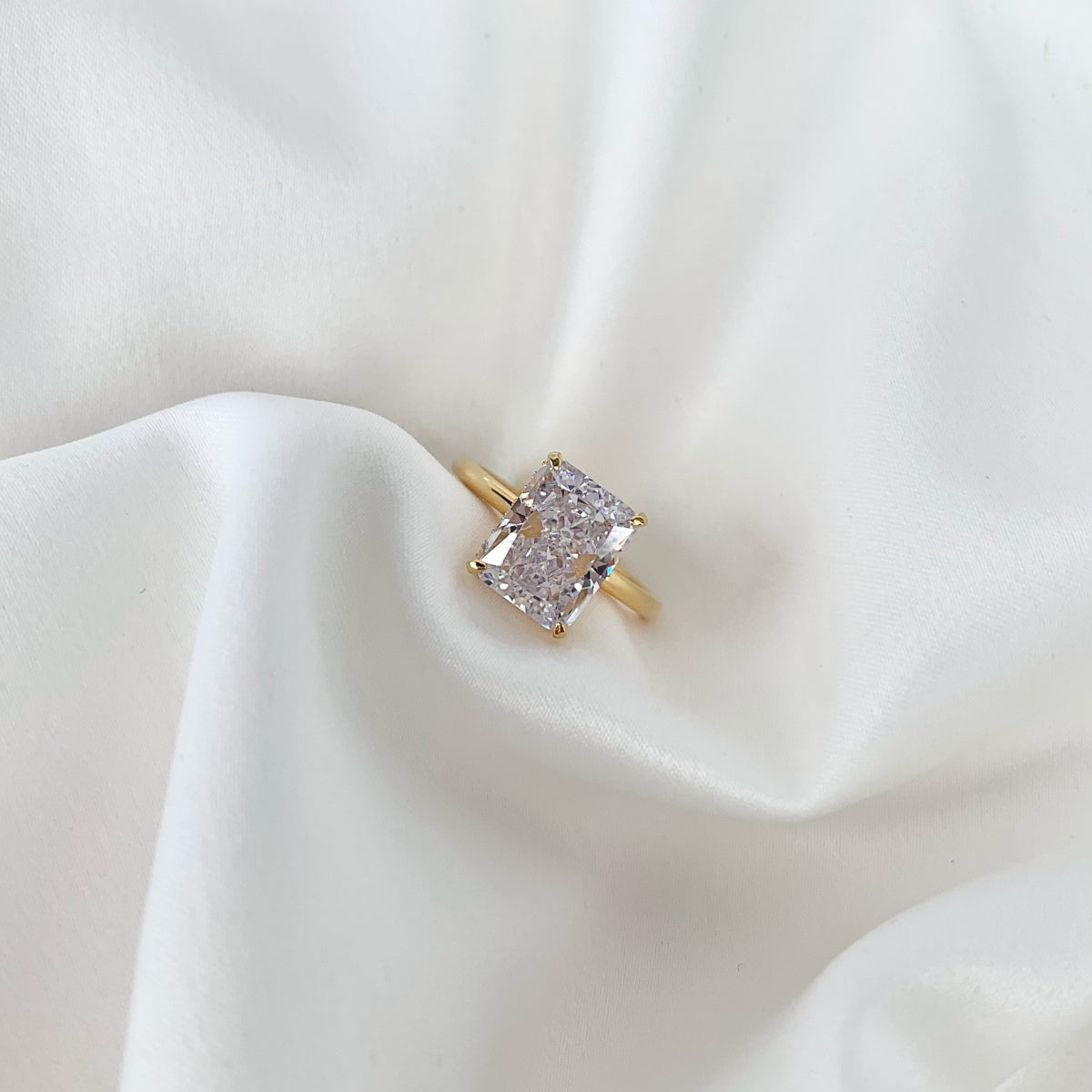 [Aurora]4.0 Carat Ornate Enchanting Radiand Cut Banquet Ring