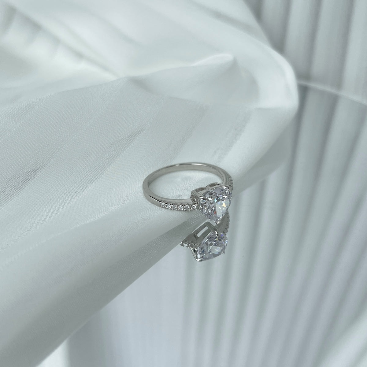 [Aurora]2.0 Carat Dazzling Lustrous Heart Cut Lover Ring