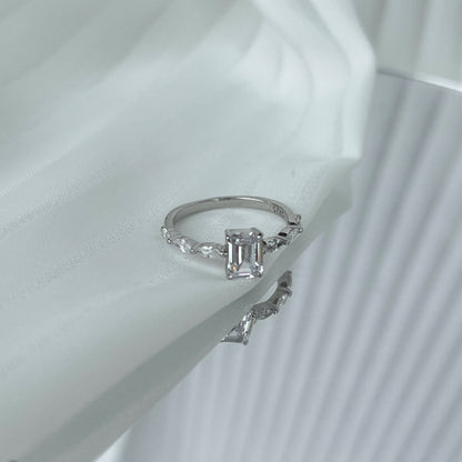 [AURORA]1.0 Carat Dainty Resplendent Radiant Cut Daily Ring