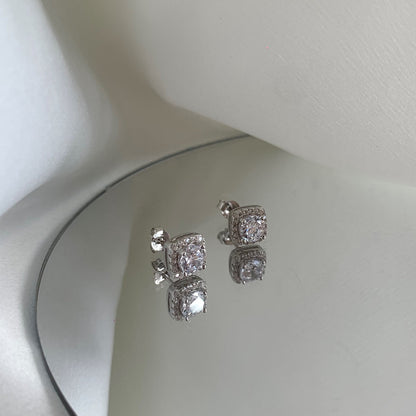 [Aurora]Classic Round Center Stone Stud Earrings