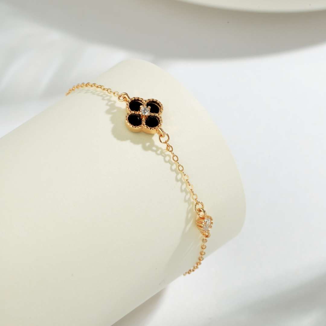 [Aurora]Delicate Four Leaf Clover Bracelet