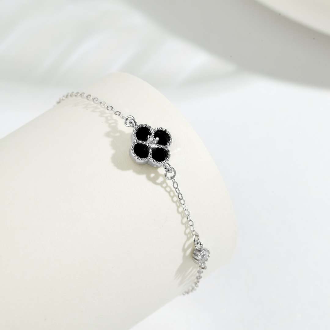 [Aurora]Delicate Four Leaf Clover Bracelet