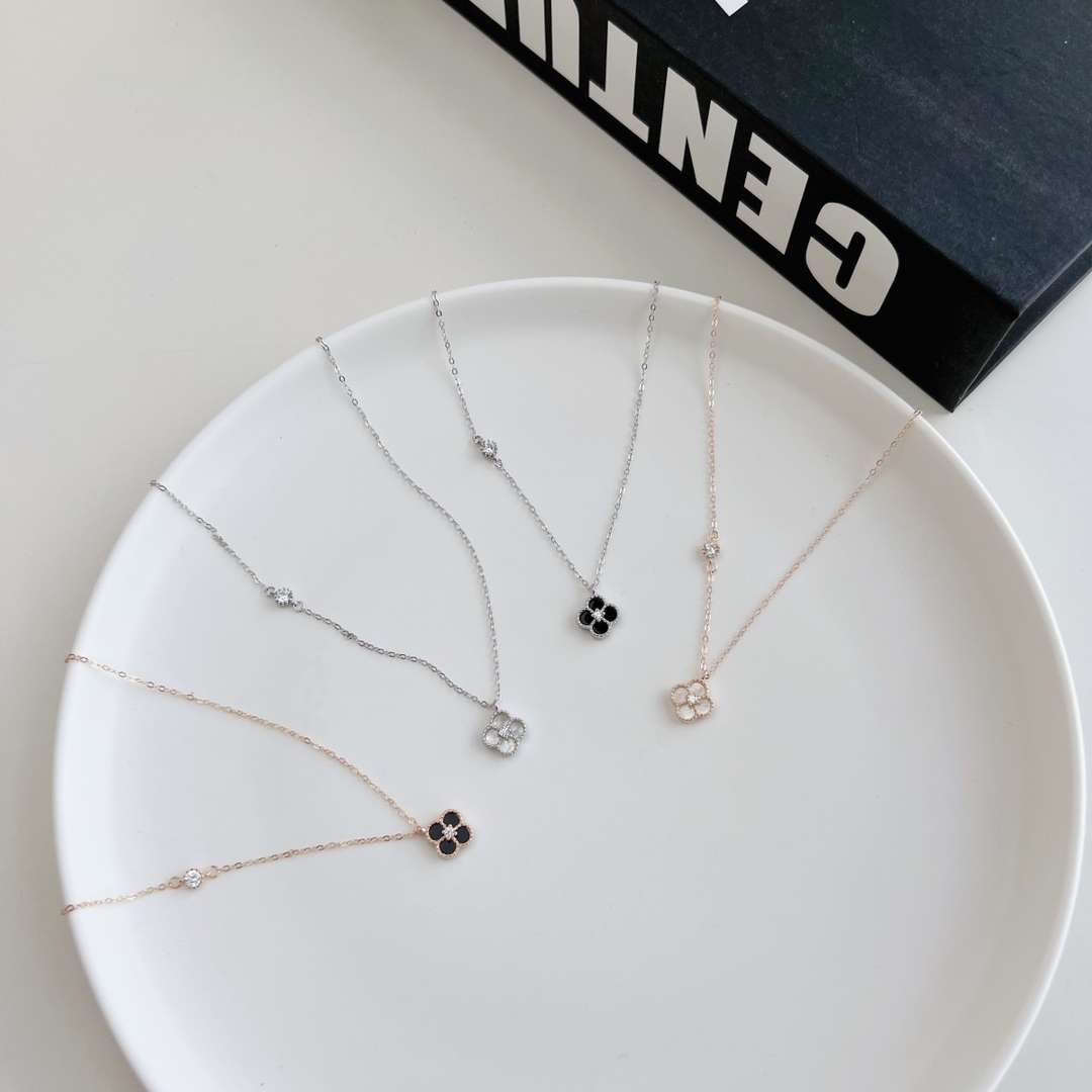 [Aurora]Delicate Flower Shape Necklace