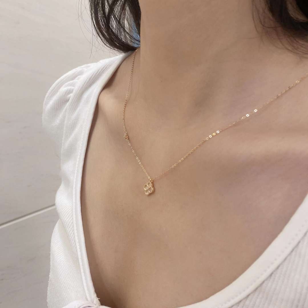 [Aurora]Delicate Flower Shape Necklace