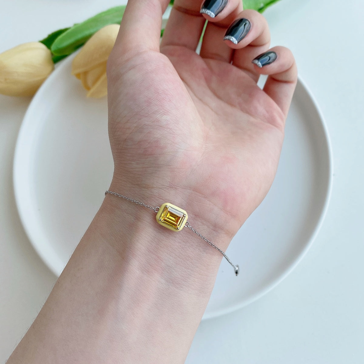 [AURORA]2,0 Karat funkelndes buntes Smaragdschliff-Tagesarmband
