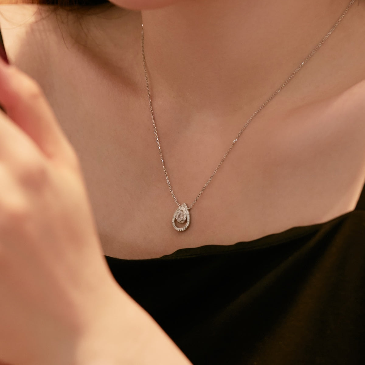 [Aurora]Sparkling Pear Cut Necklace