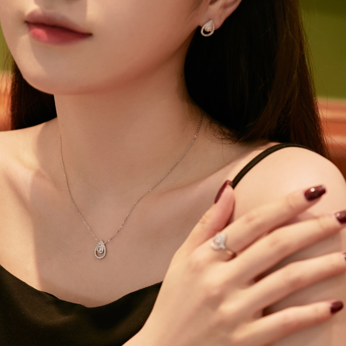 [Aurora]Sparkling Pear Cut Necklace
