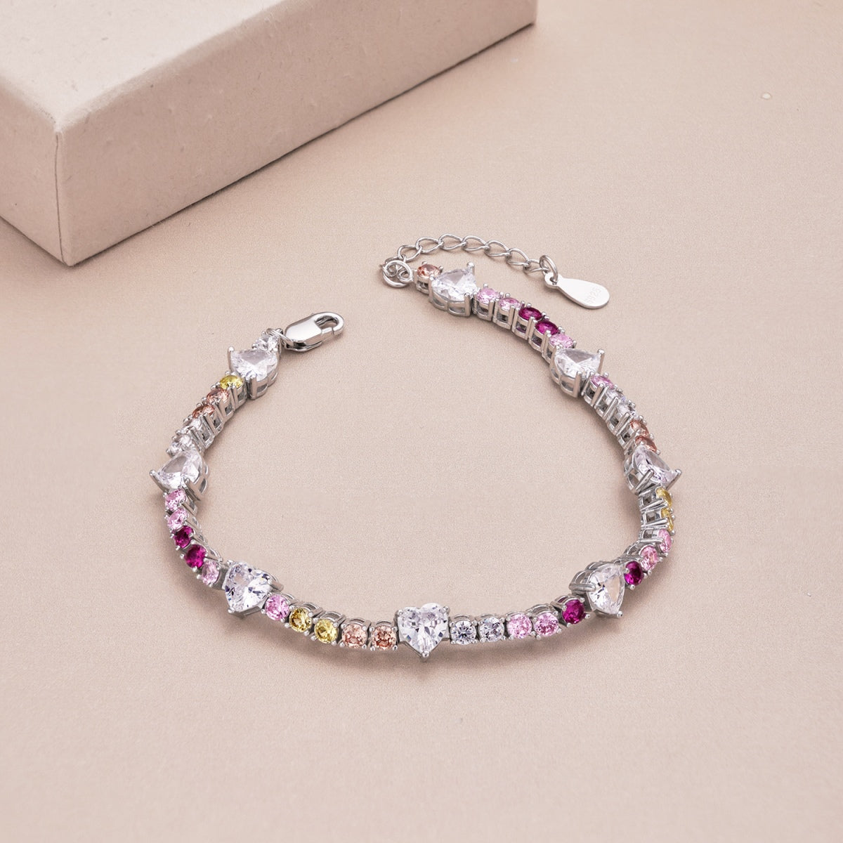 [AURORA] Romantisches Armband in Herzform mit rundem Schliff