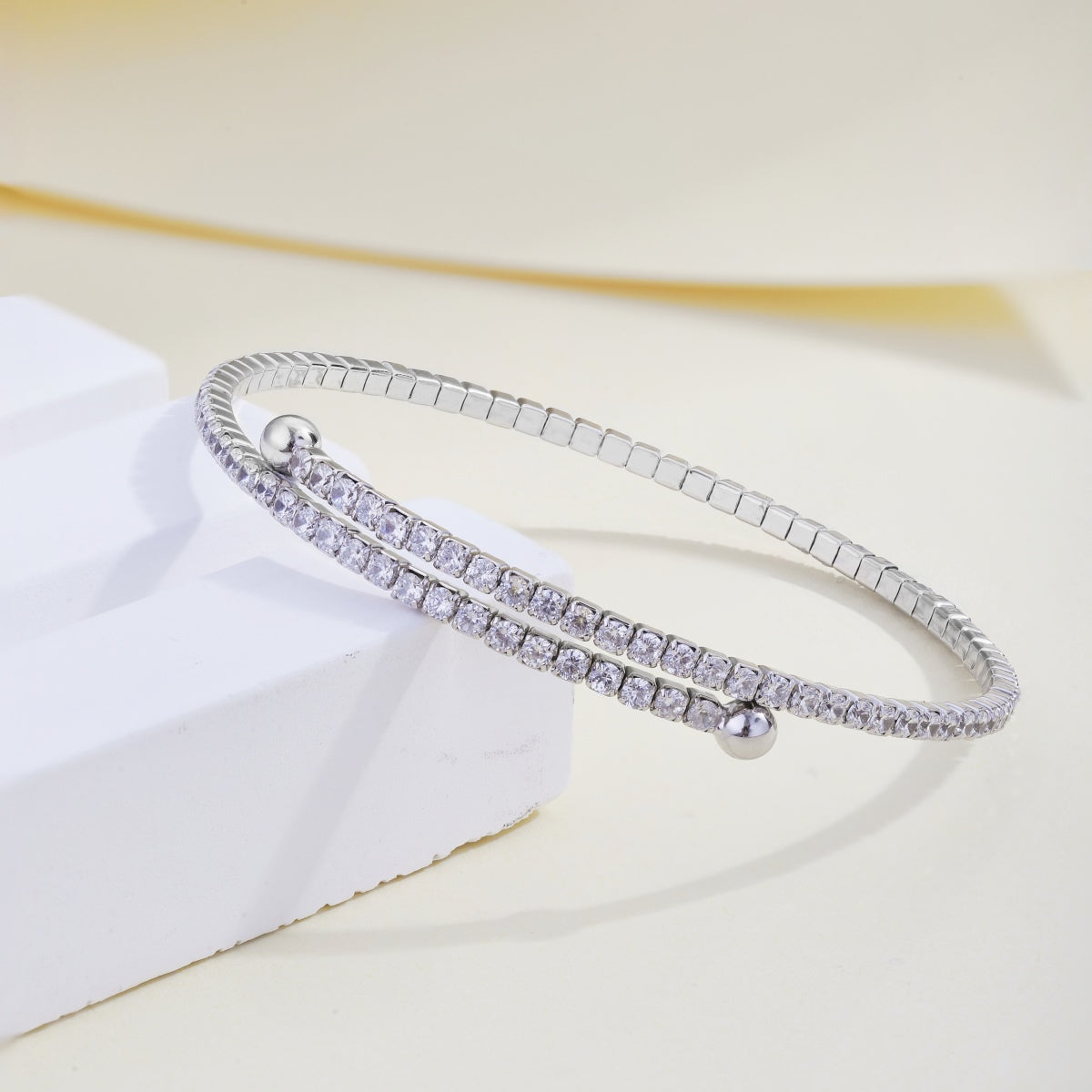 [AURORA] Rundes Modearmband mit Diamanten