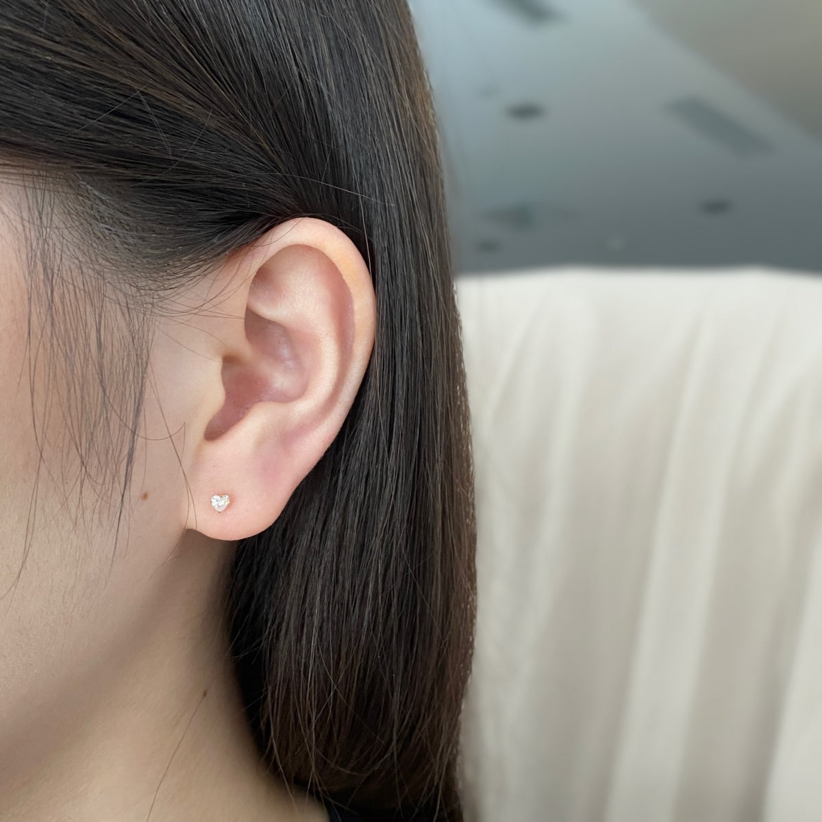 [Aurora]Sparkling Heart Shaped Simple Earrings