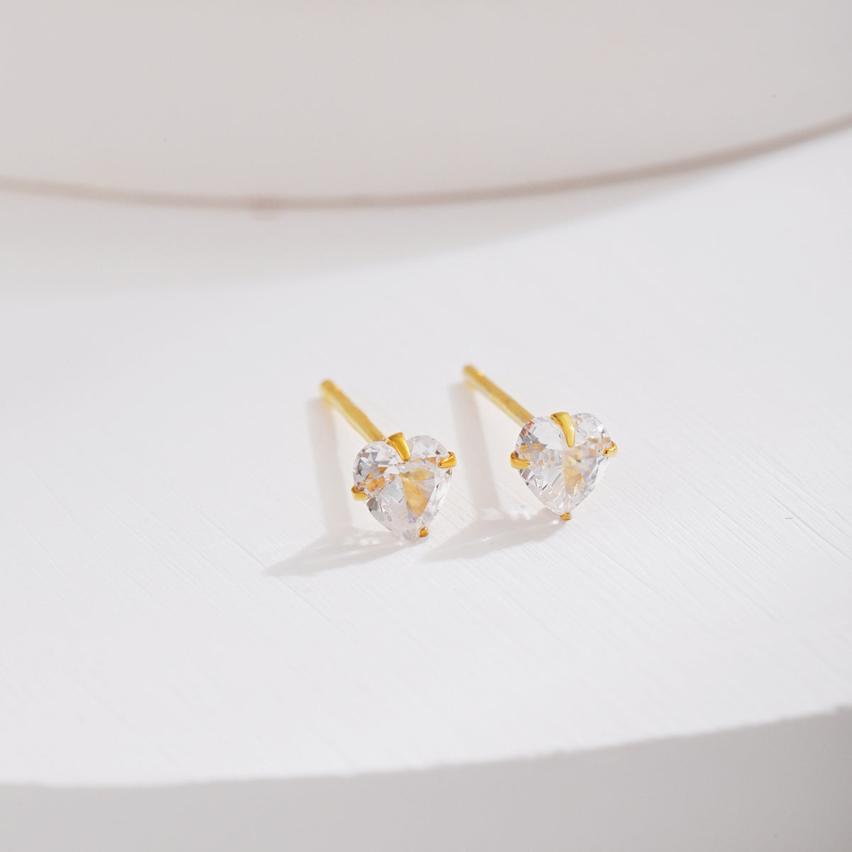 [Aurora]Sparkling Heart Shaped Simple Earrings