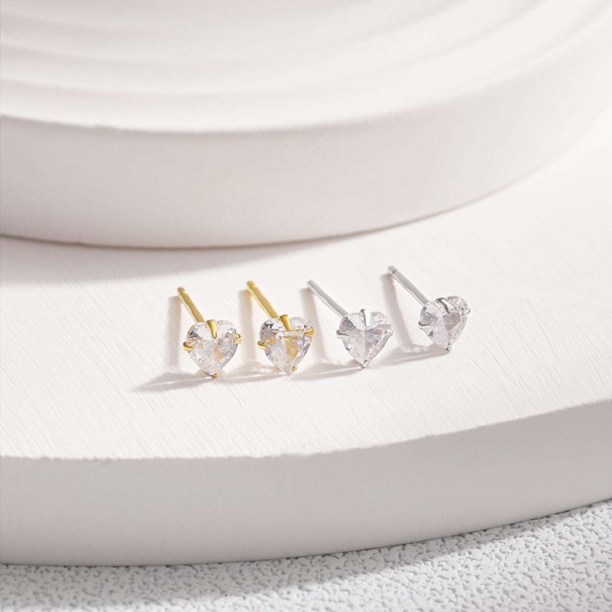[Aurora]Sparkling Heart Shaped Simple Earrings