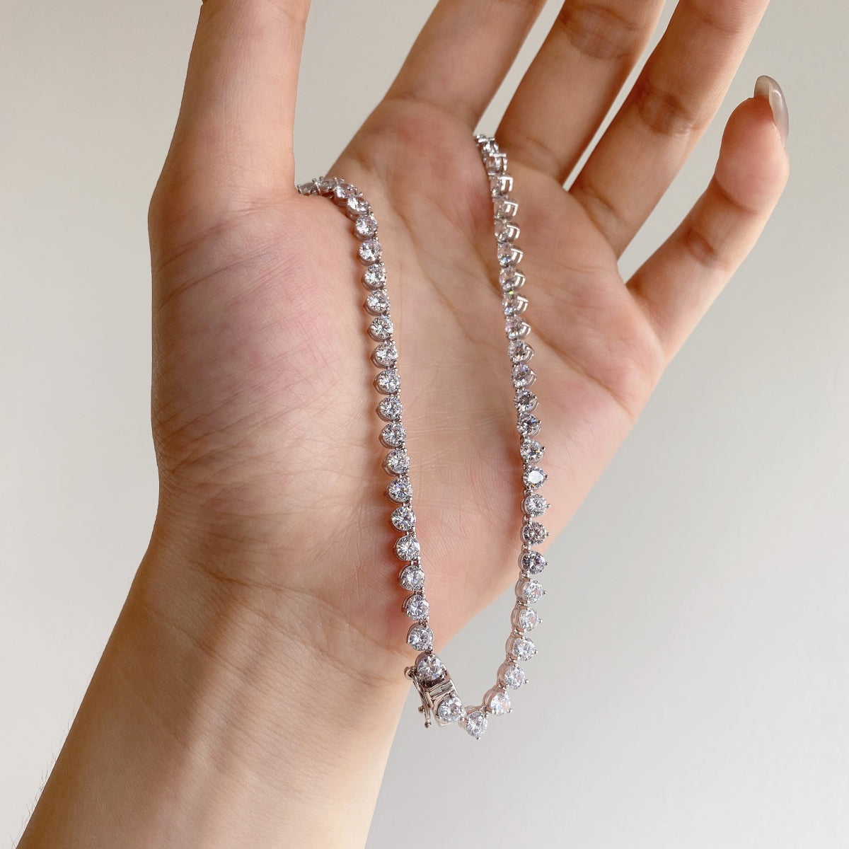 [AURORA] Verzierte Tenniskette mit Herzschliff