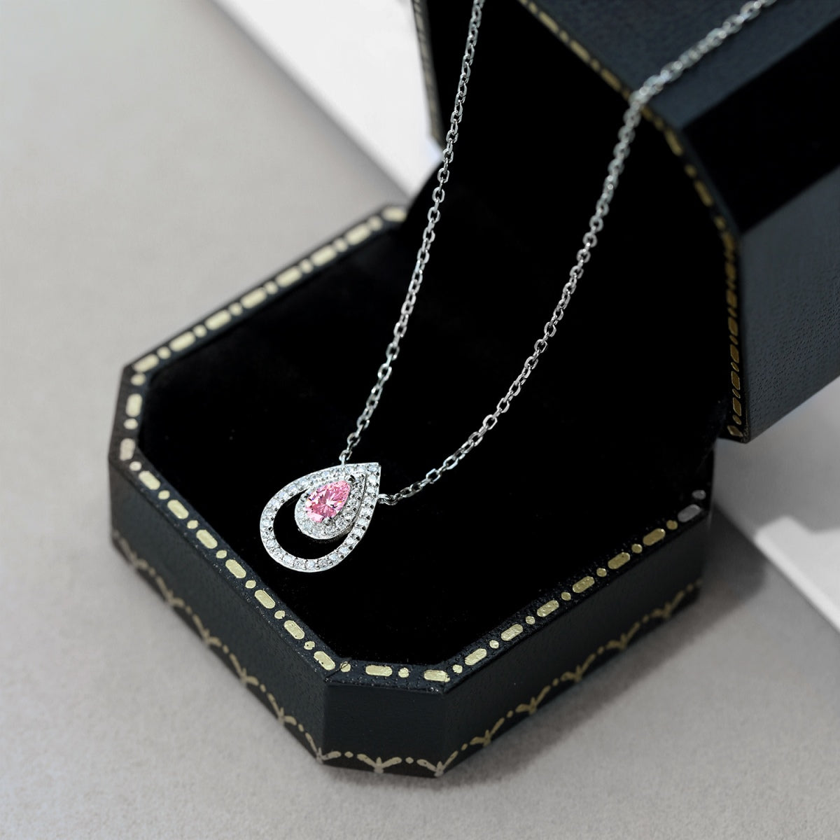 [Aurora]Sparkling Pear Cut Necklace