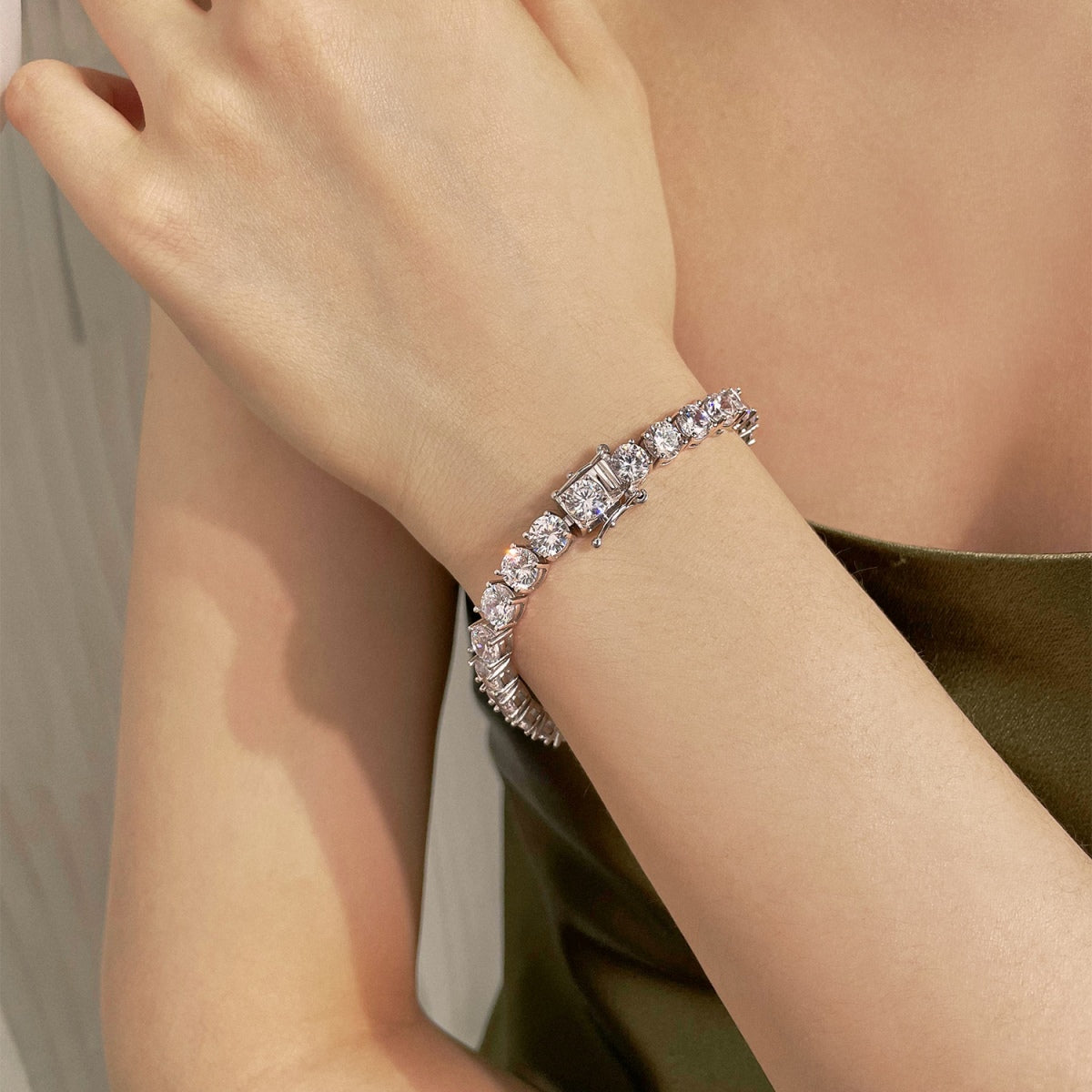 [Aurora]0.75 Carat Dazzling Round Cut Wedding Bracelet