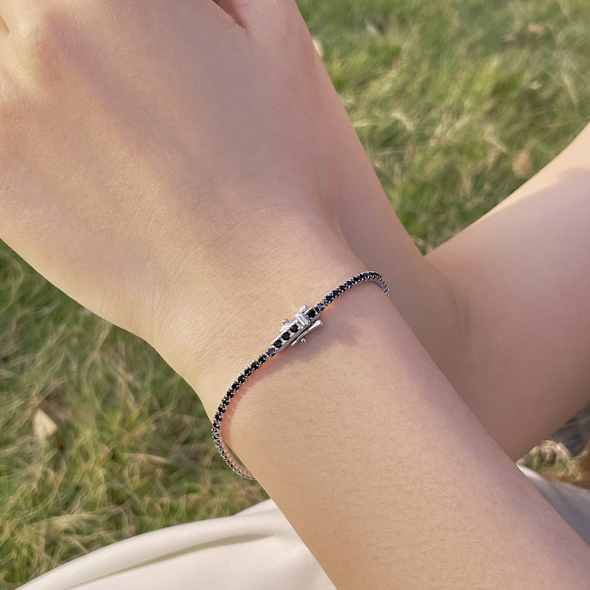 [AURORA] Strahlend buntes Party-Armband im Rundschliff