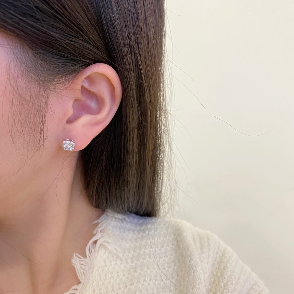 [Aurora]Classic Round Center Stone Stud Earrings