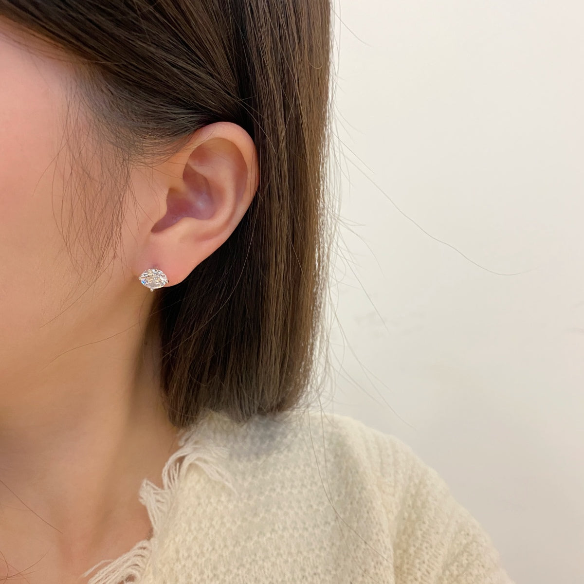 [Aurora]Stylish Shiny Round Center Stone Stud Earrings