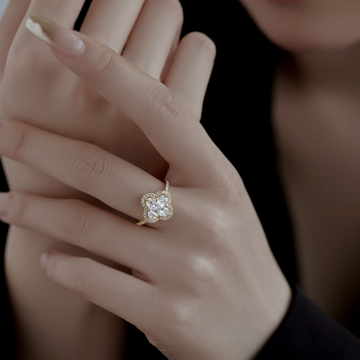 [Aurora]Luxurious Eternity Flower Shape Banquet Ring