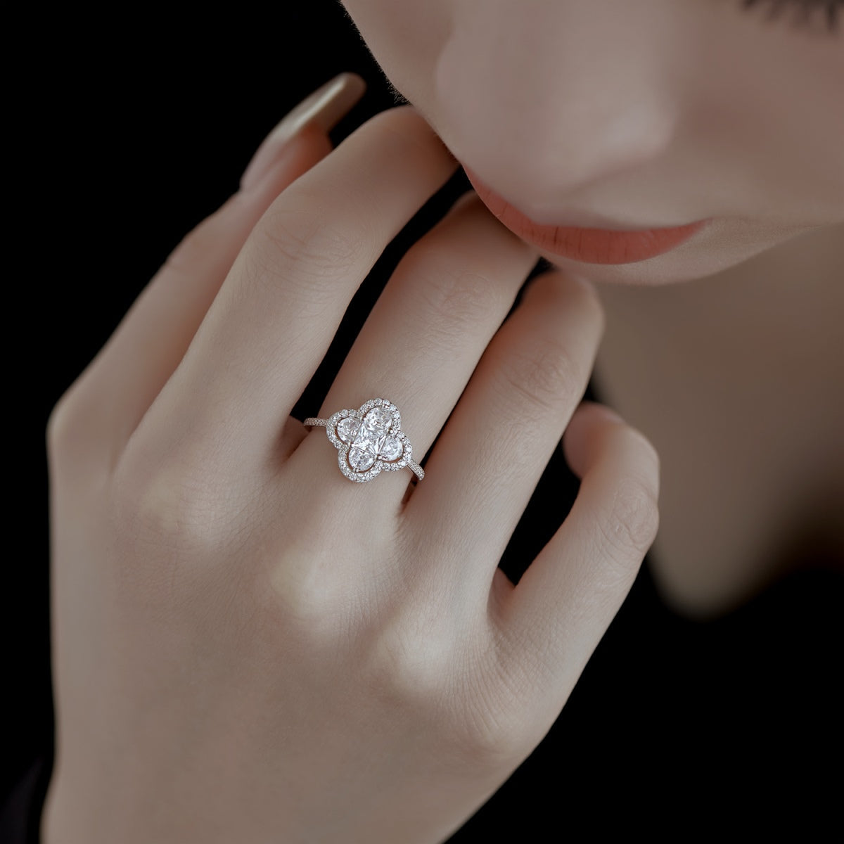 [Aurora]Luxurious Eternity Flower Shape Banquet Ring