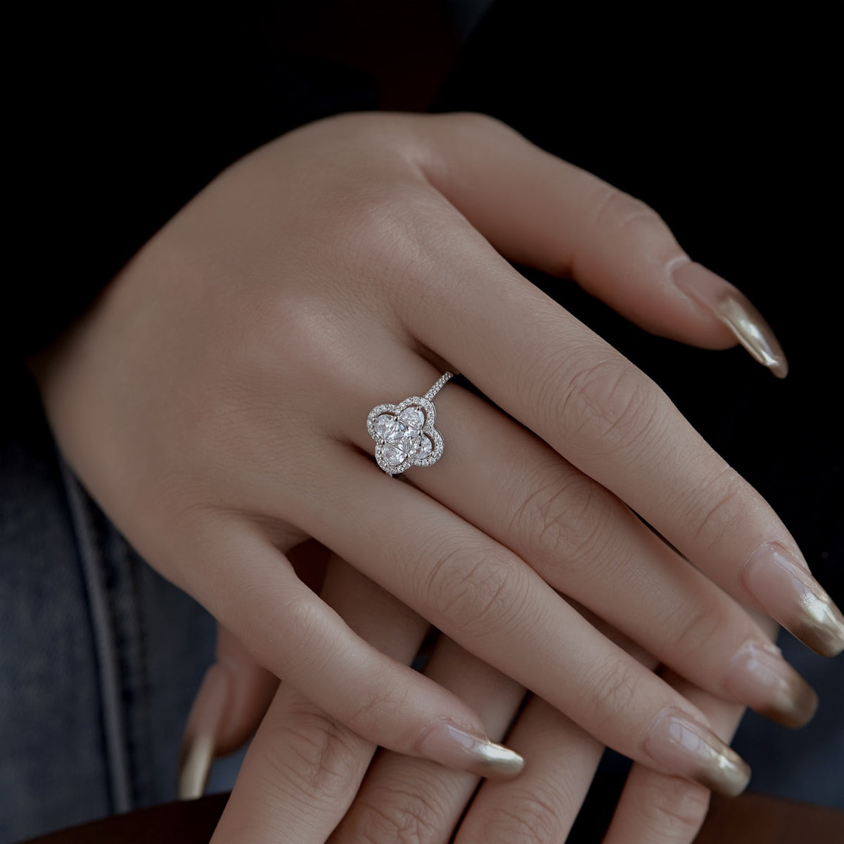 [AURORA]Luxuriöser Bankettring in Blumenform
