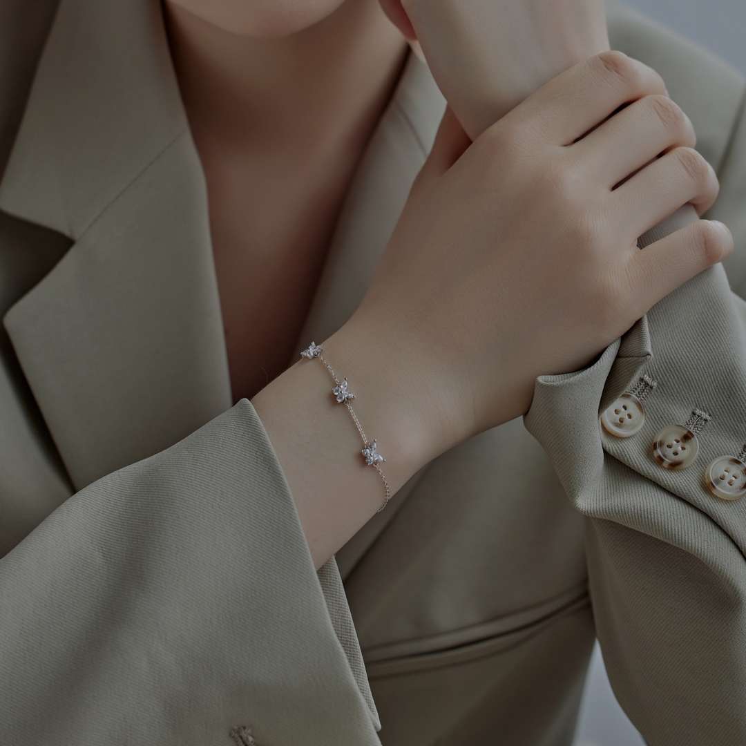 [Aurora]Radiant Butterfly Shape Necklace